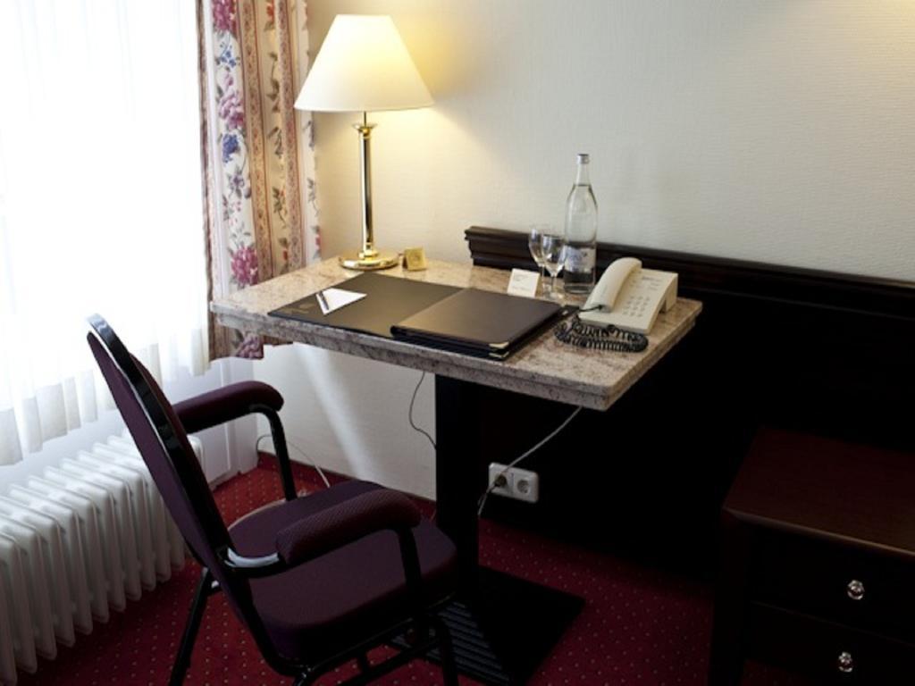 Sachsenwald Hotel Райнбек Экстерьер фото