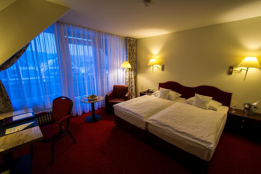 Sachsenwald Hotel Райнбек Экстерьер фото