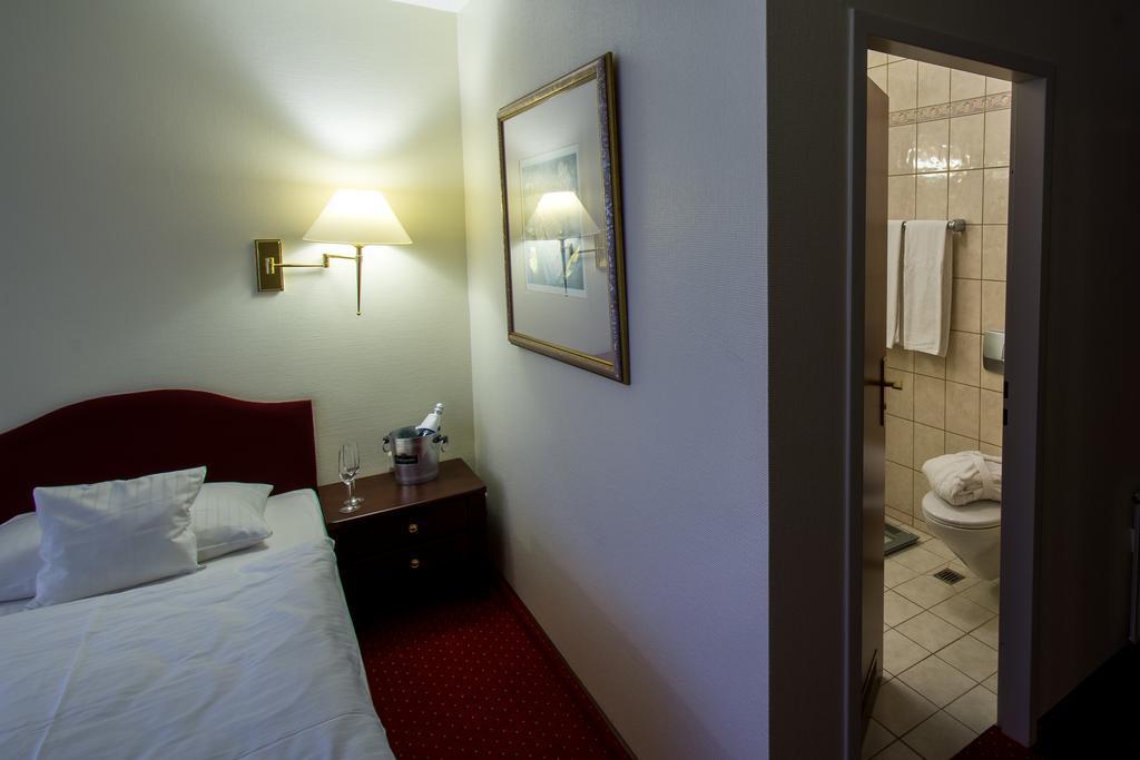Sachsenwald Hotel Райнбек Экстерьер фото