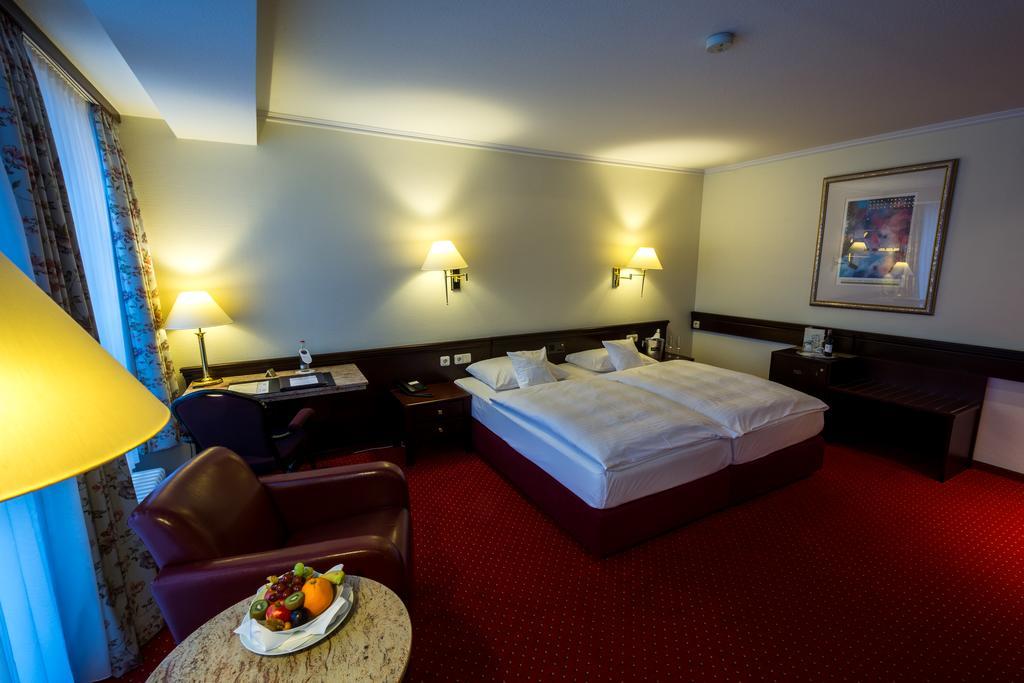 Sachsenwald Hotel Райнбек Экстерьер фото