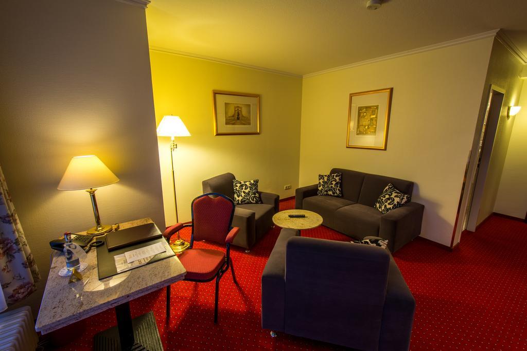 Sachsenwald Hotel Райнбек Экстерьер фото