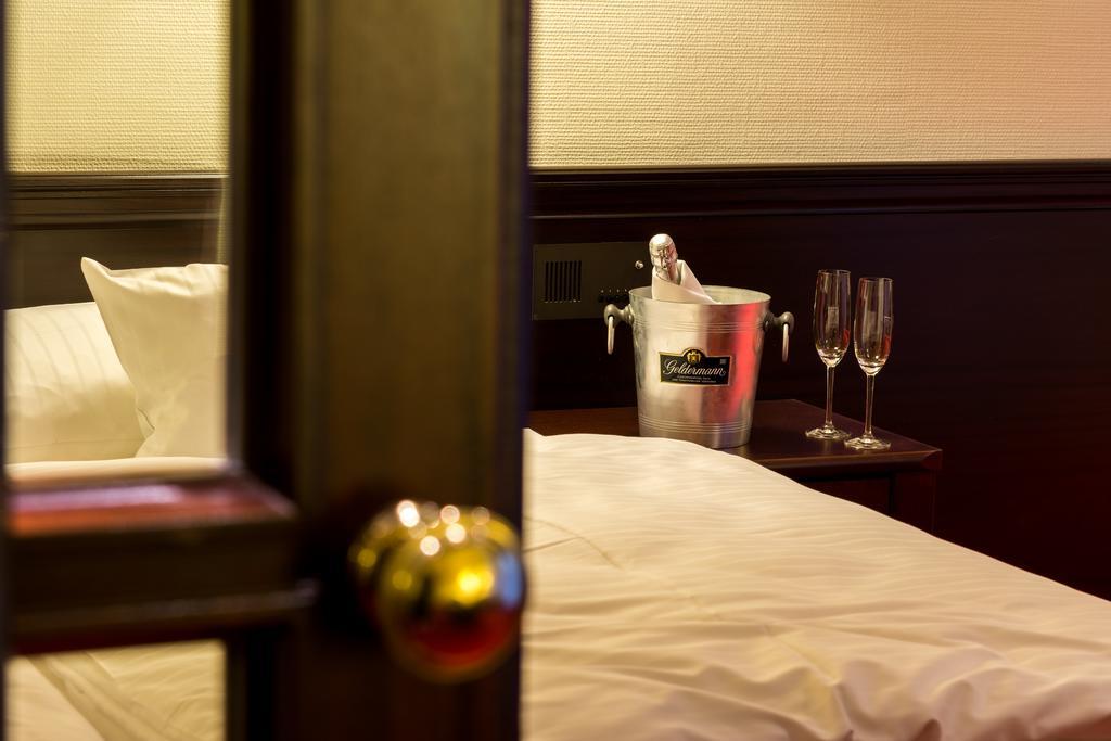 Sachsenwald Hotel Райнбек Экстерьер фото