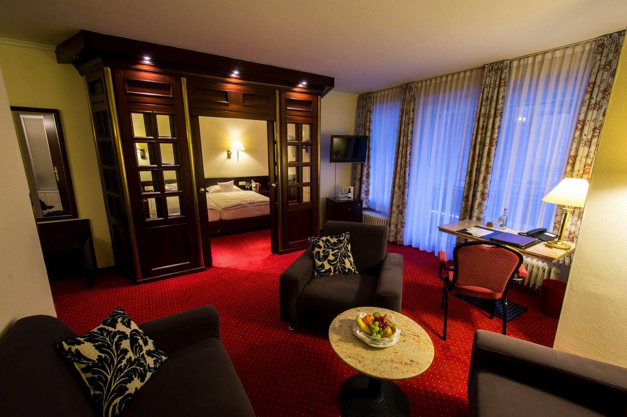 Sachsenwald Hotel Райнбек Экстерьер фото