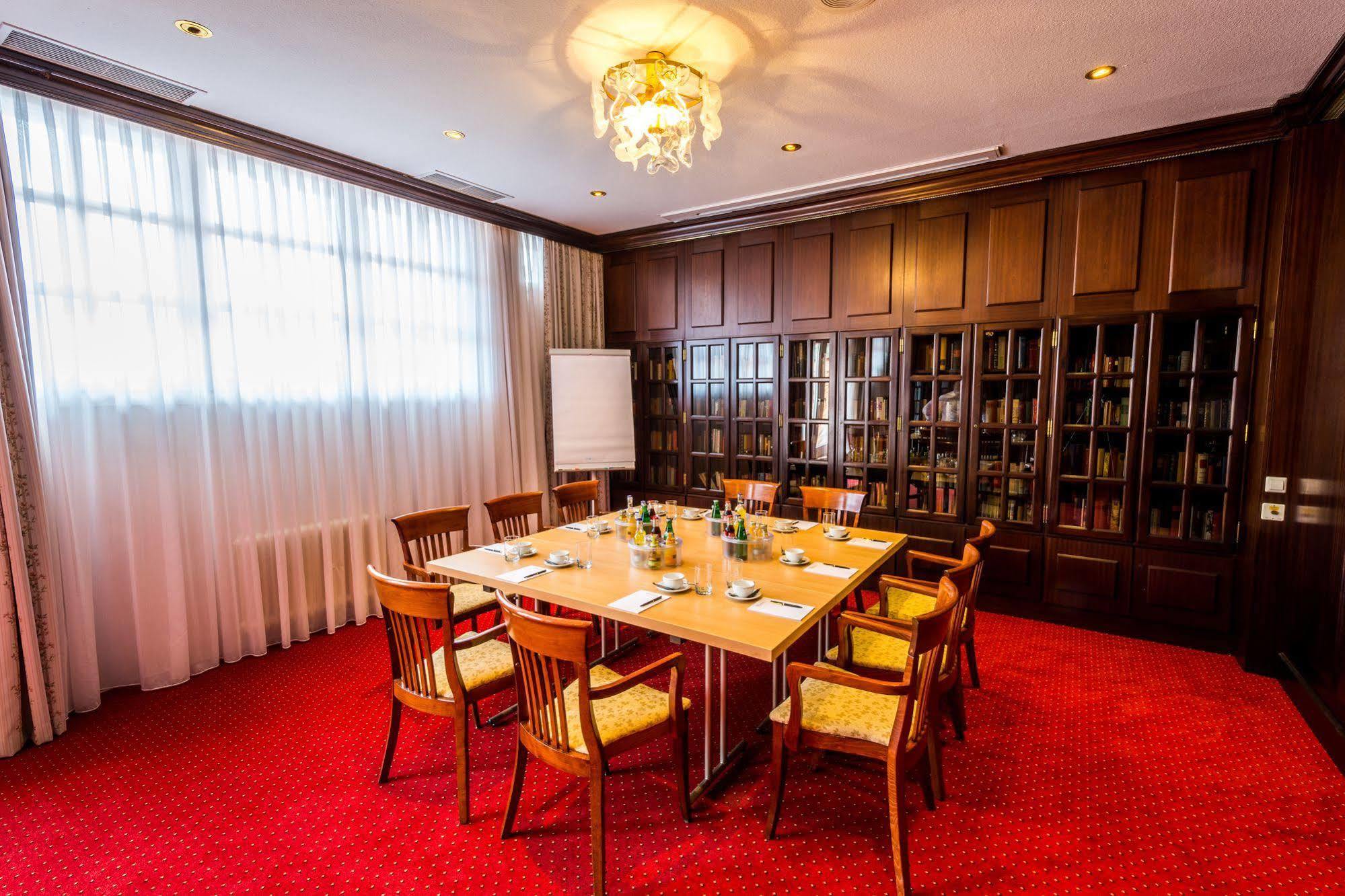 Sachsenwald Hotel Райнбек Экстерьер фото